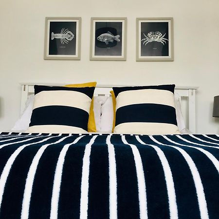 Nancie'S Place - Dartmouth Town Center With Private Parking - A Traditional Georgian Private Duplex Apartment - Beautifully Refurbished - Two Bedrooms, Bathroom, Kitchen And Lounge Diner ภายนอก รูปภาพ