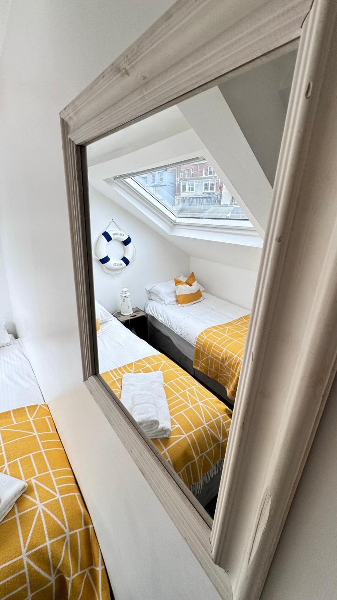 Nancie'S Place - Dartmouth Town Center With Private Parking - A Traditional Georgian Private Duplex Apartment - Beautifully Refurbished - Two Bedrooms, Bathroom, Kitchen And Lounge Diner ภายนอก รูปภาพ