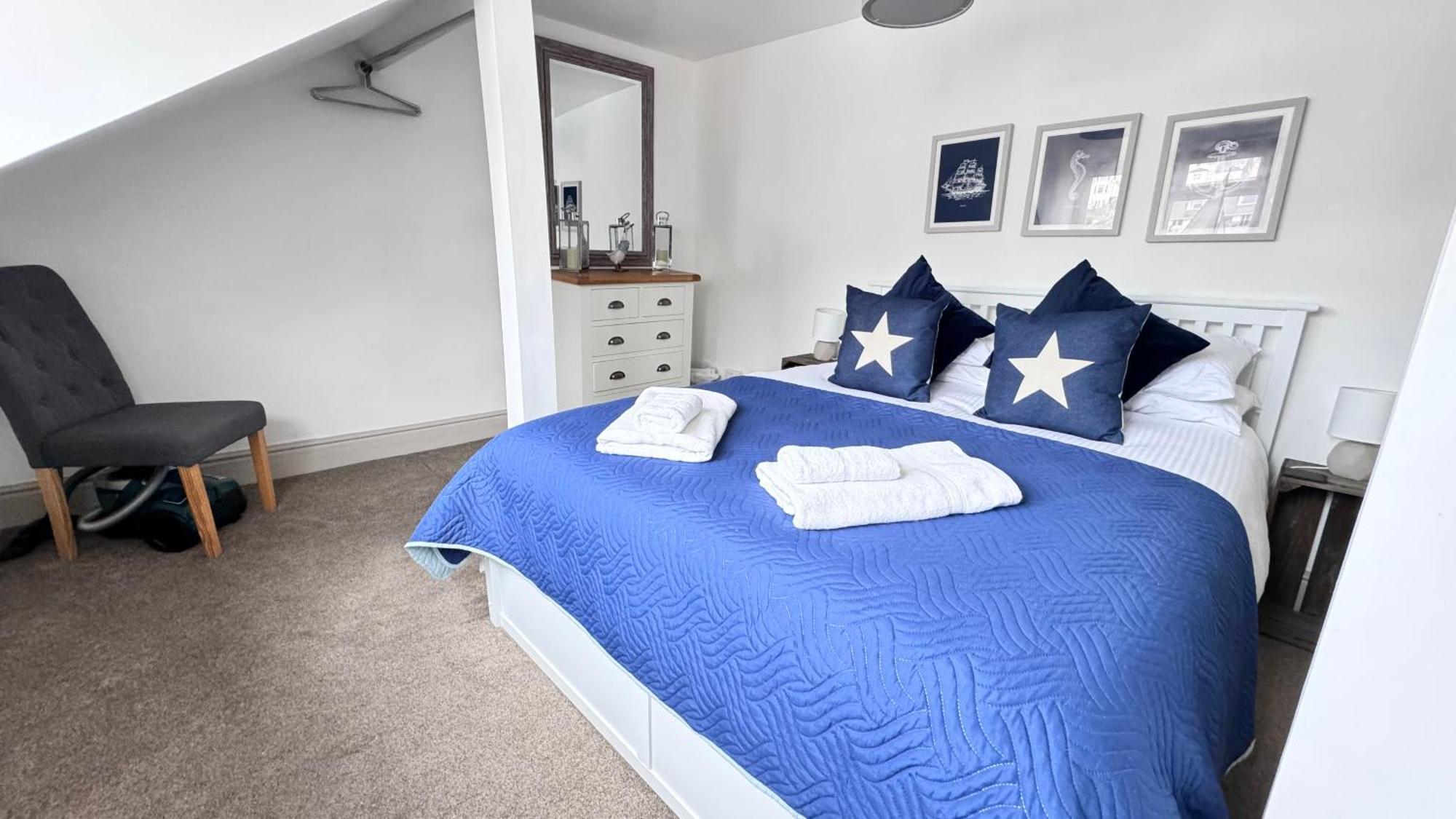 Nancie'S Place - Dartmouth Town Center With Private Parking - A Traditional Georgian Private Duplex Apartment - Beautifully Refurbished - Two Bedrooms, Bathroom, Kitchen And Lounge Diner ภายนอก รูปภาพ