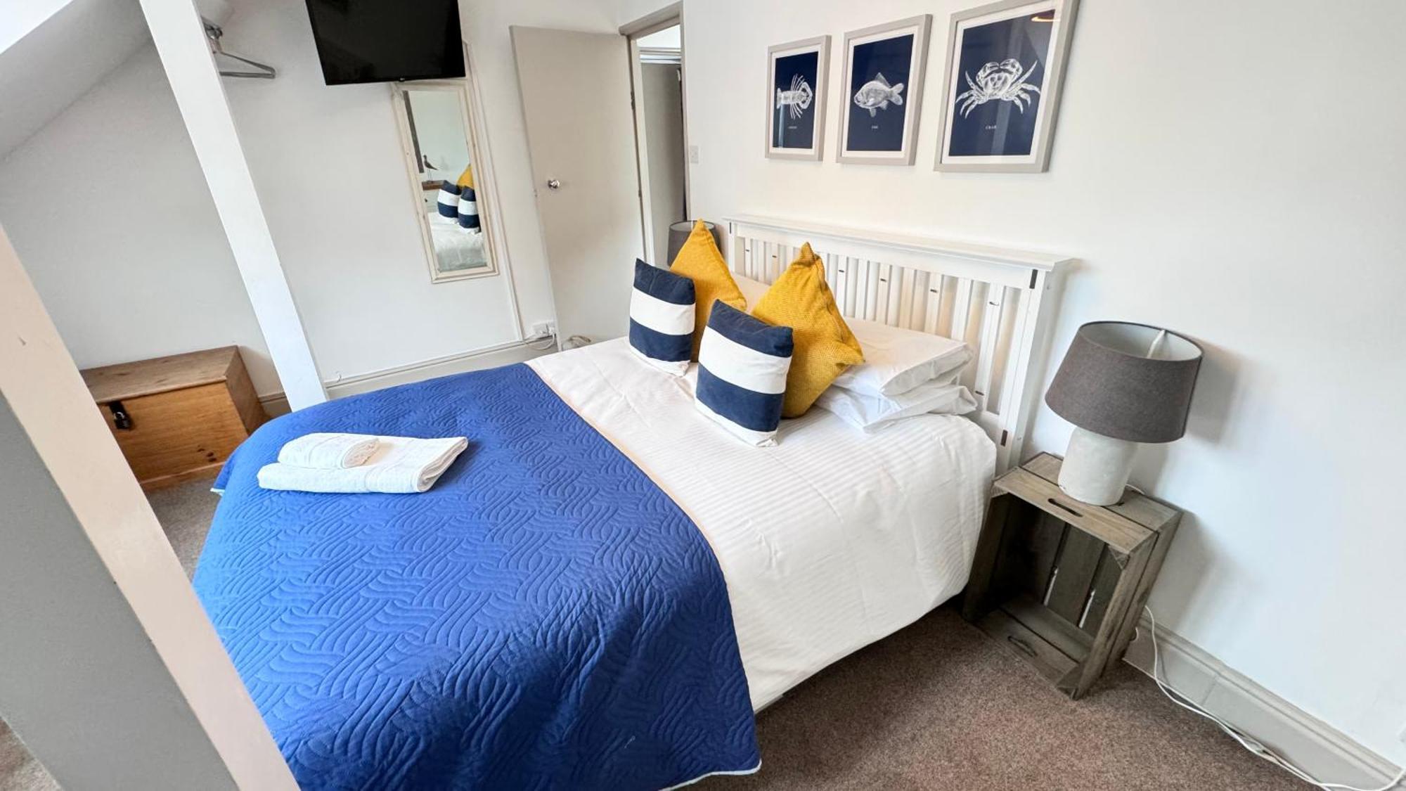 Nancie'S Place - Dartmouth Town Center With Private Parking - A Traditional Georgian Private Duplex Apartment - Beautifully Refurbished - Two Bedrooms, Bathroom, Kitchen And Lounge Diner ภายนอก รูปภาพ