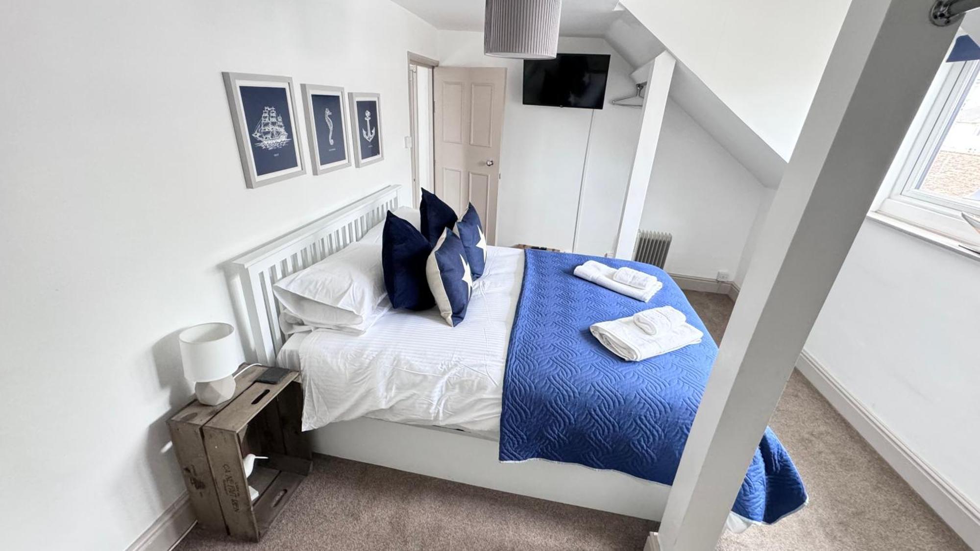 Nancie'S Place - Dartmouth Town Center With Private Parking - A Traditional Georgian Private Duplex Apartment - Beautifully Refurbished - Two Bedrooms, Bathroom, Kitchen And Lounge Diner ภายนอก รูปภาพ