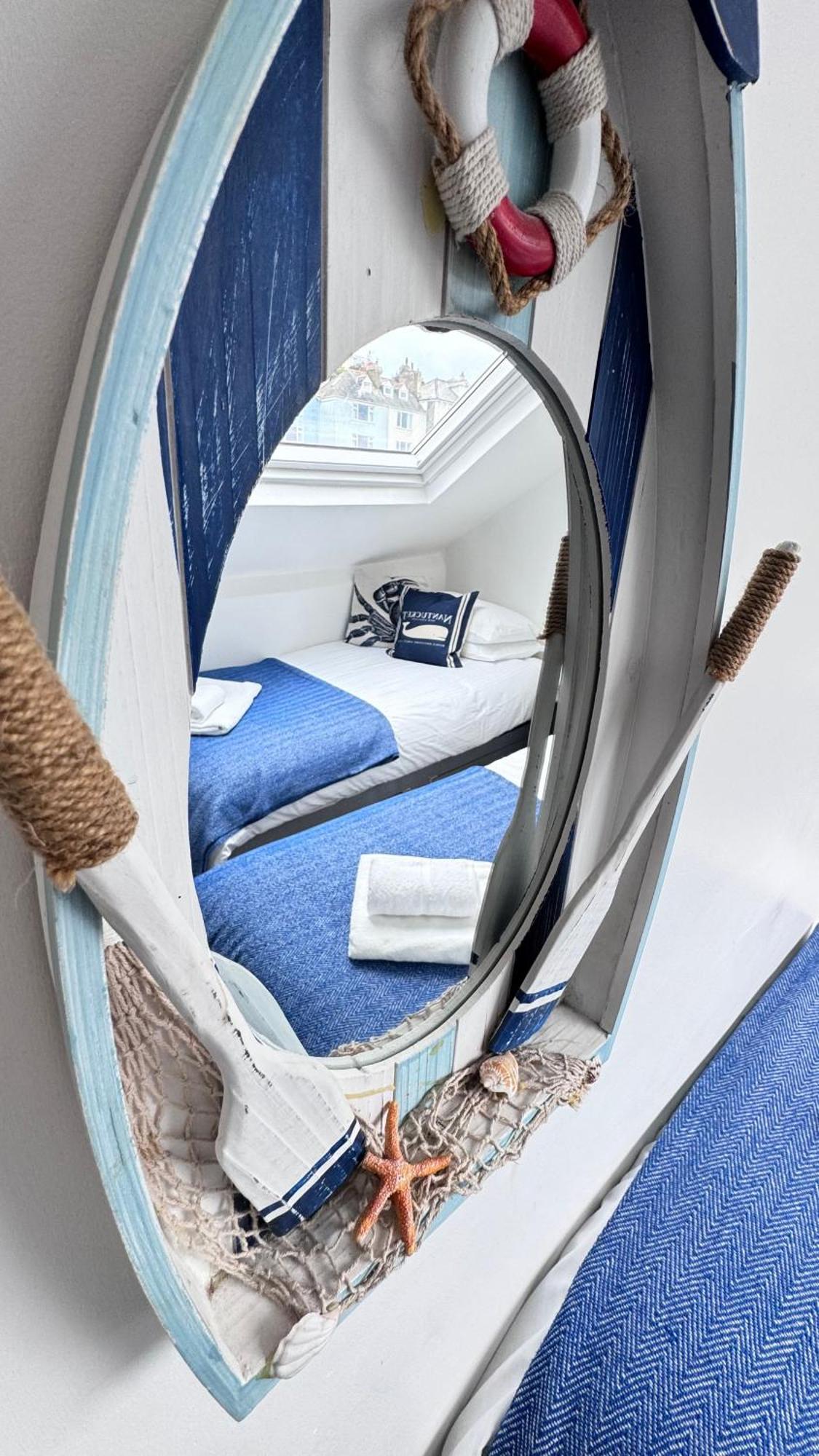 Nancie'S Place - Dartmouth Town Center With Private Parking - A Traditional Georgian Private Duplex Apartment - Beautifully Refurbished - Two Bedrooms, Bathroom, Kitchen And Lounge Diner ภายนอก รูปภาพ
