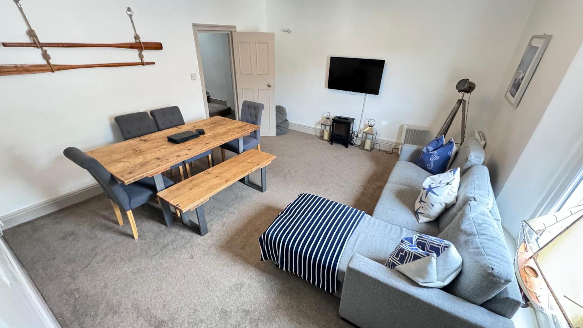 Nancie'S Place - Dartmouth Town Center With Private Parking - A Traditional Georgian Private Duplex Apartment - Beautifully Refurbished - Two Bedrooms, Bathroom, Kitchen And Lounge Diner ภายนอก รูปภาพ
