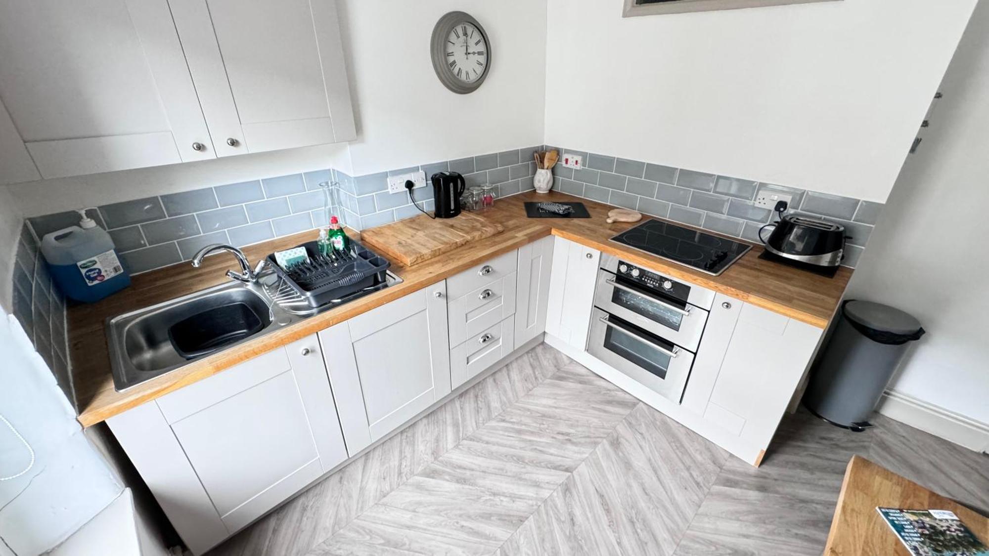 Nancie'S Place - Dartmouth Town Center With Private Parking - A Traditional Georgian Private Duplex Apartment - Beautifully Refurbished - Two Bedrooms, Bathroom, Kitchen And Lounge Diner ภายนอก รูปภาพ
