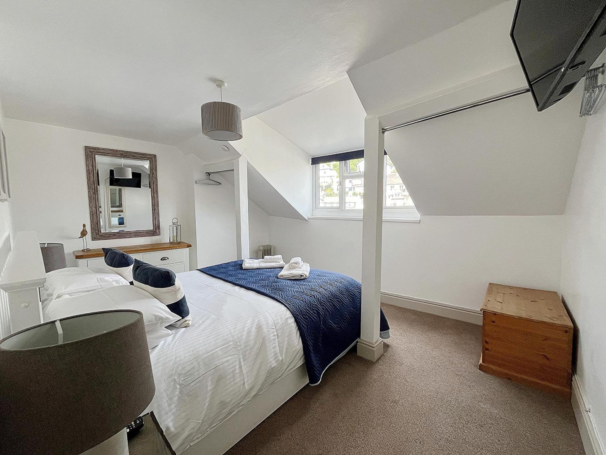 Nancie'S Place - Dartmouth Town Center With Private Parking - A Traditional Georgian Private Duplex Apartment - Beautifully Refurbished - Two Bedrooms, Bathroom, Kitchen And Lounge Diner ภายนอก รูปภาพ