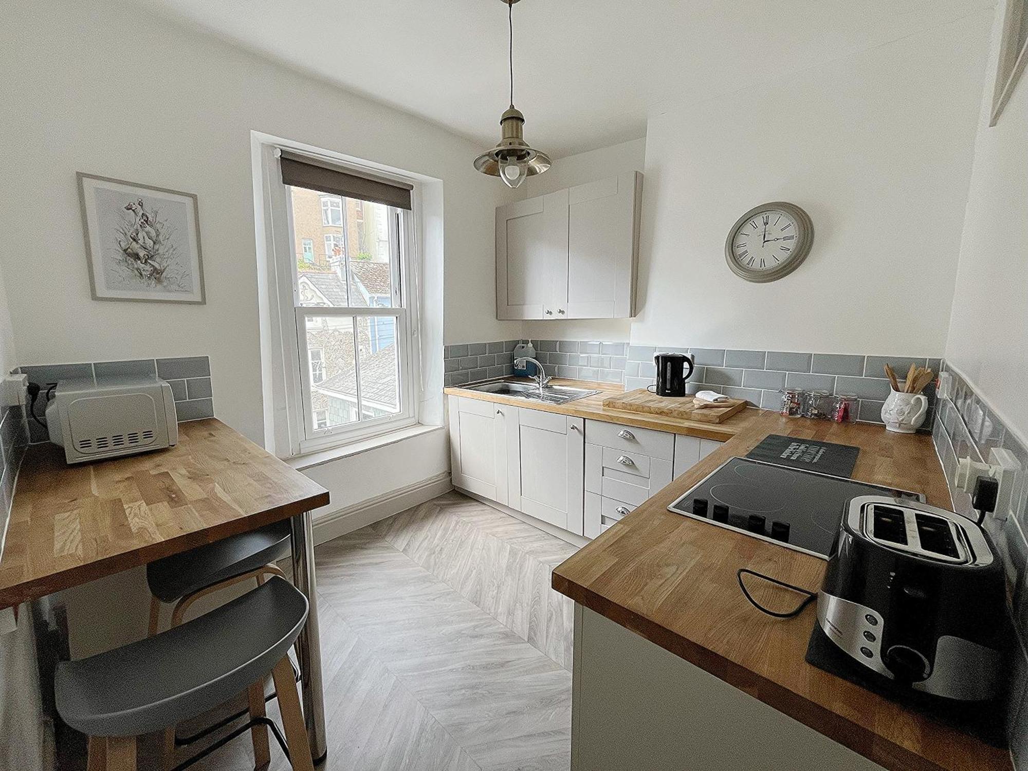 Nancie'S Place - Dartmouth Town Center With Private Parking - A Traditional Georgian Private Duplex Apartment - Beautifully Refurbished - Two Bedrooms, Bathroom, Kitchen And Lounge Diner ภายนอก รูปภาพ