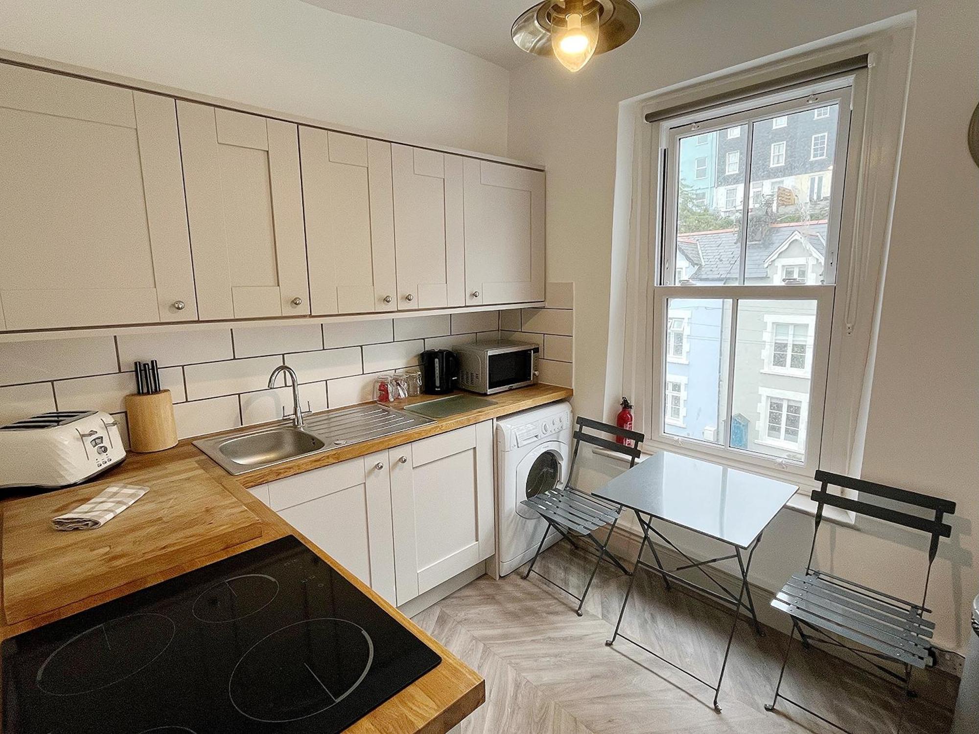 Nancie'S Place - Dartmouth Town Center With Private Parking - A Traditional Georgian Private Duplex Apartment - Beautifully Refurbished - Two Bedrooms, Bathroom, Kitchen And Lounge Diner ภายนอก รูปภาพ