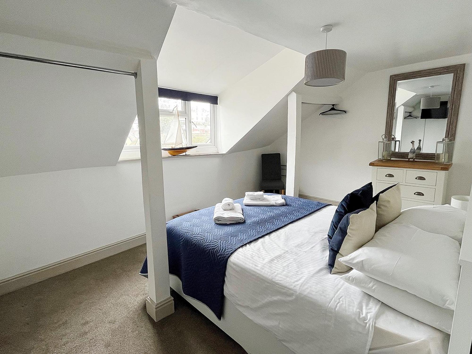 Nancie'S Place - Dartmouth Town Center With Private Parking - A Traditional Georgian Private Duplex Apartment - Beautifully Refurbished - Two Bedrooms, Bathroom, Kitchen And Lounge Diner ภายนอก รูปภาพ
