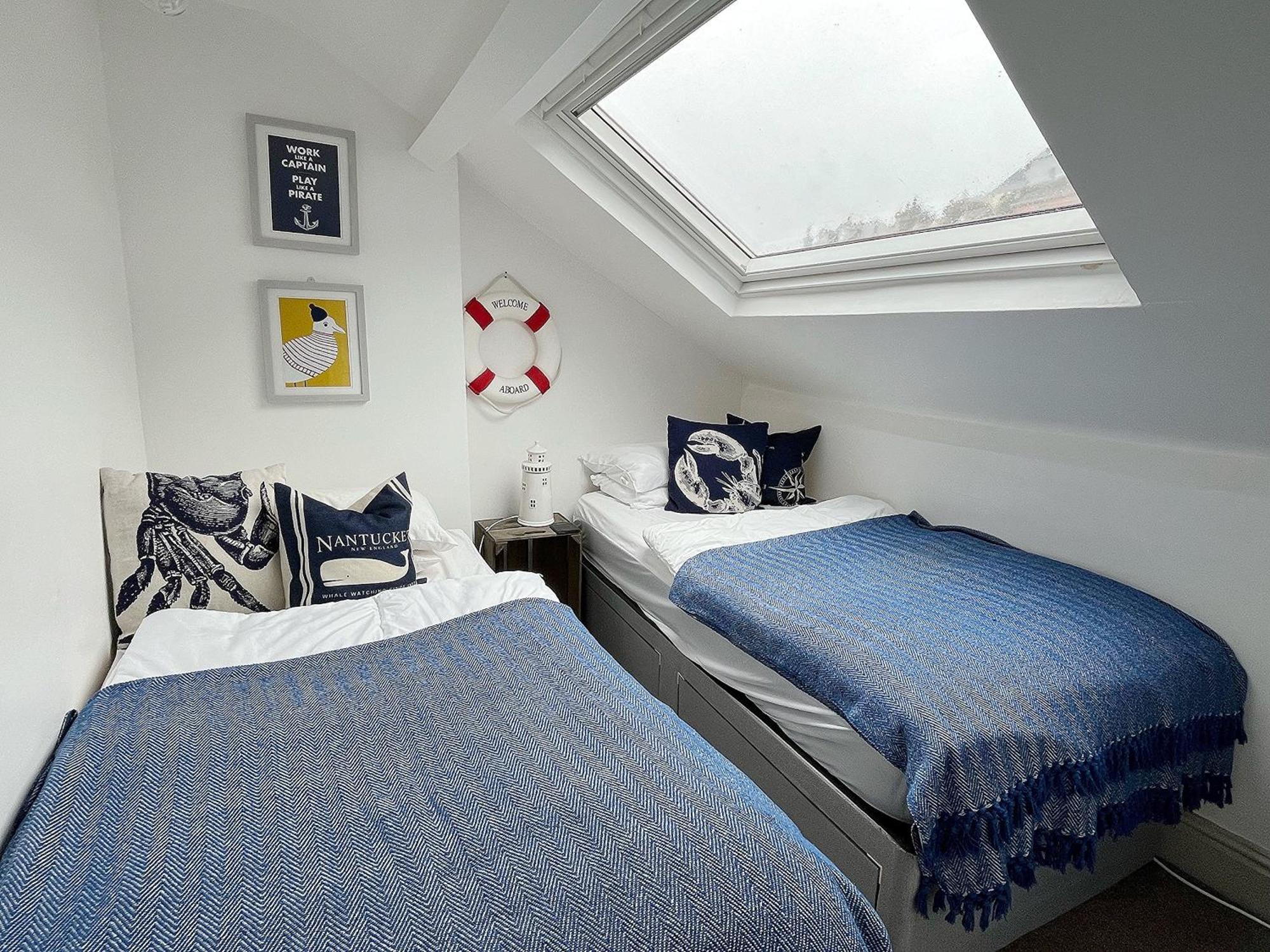 Nancie'S Place - Dartmouth Town Center With Private Parking - A Traditional Georgian Private Duplex Apartment - Beautifully Refurbished - Two Bedrooms, Bathroom, Kitchen And Lounge Diner ภายนอก รูปภาพ