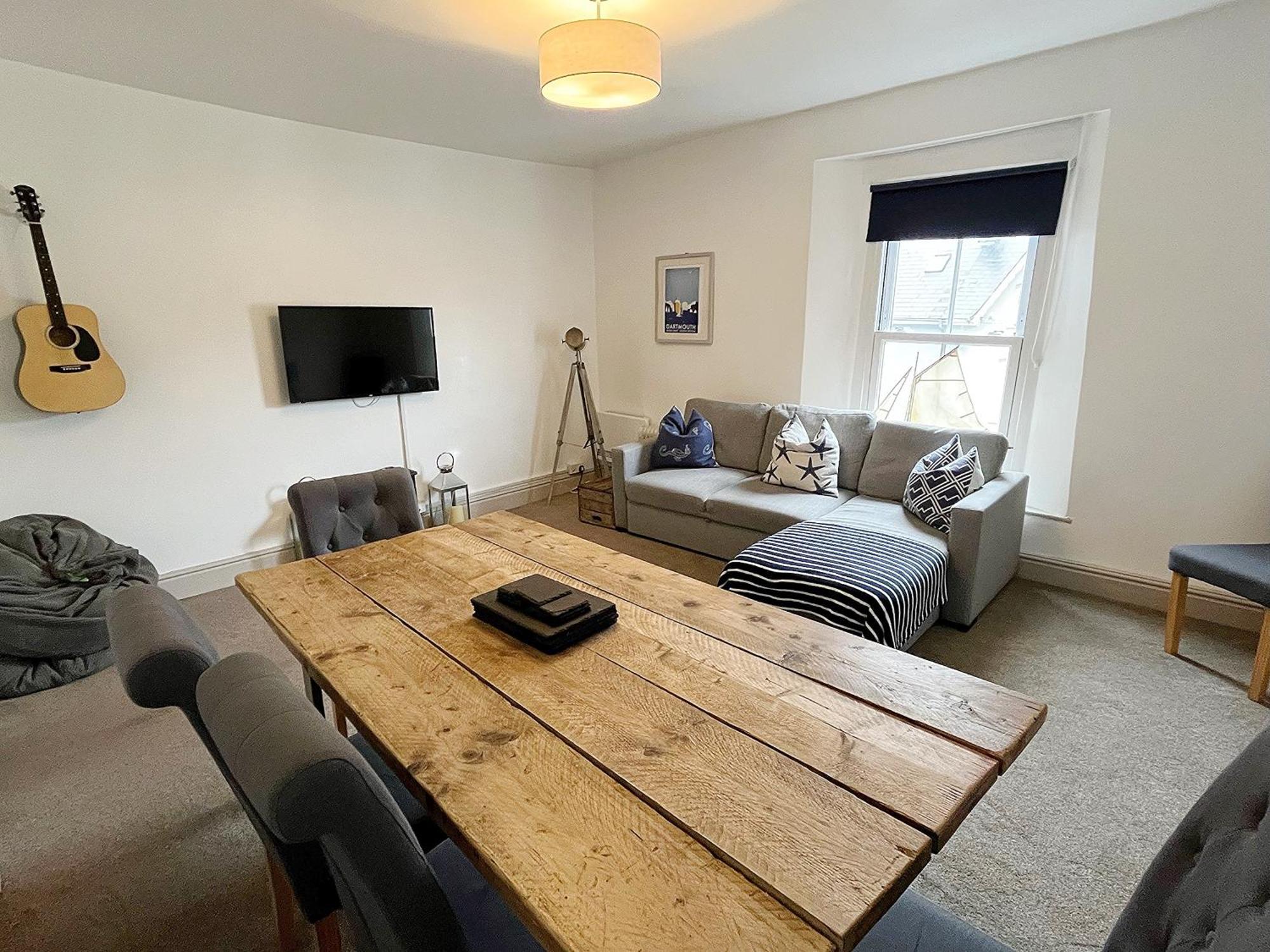 Nancie'S Place - Dartmouth Town Center With Private Parking - A Traditional Georgian Private Duplex Apartment - Beautifully Refurbished - Two Bedrooms, Bathroom, Kitchen And Lounge Diner ภายนอก รูปภาพ