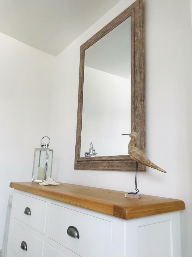 Nancie'S Place - Dartmouth Town Center With Private Parking - A Traditional Georgian Private Duplex Apartment - Beautifully Refurbished - Two Bedrooms, Bathroom, Kitchen And Lounge Diner ภายนอก รูปภาพ